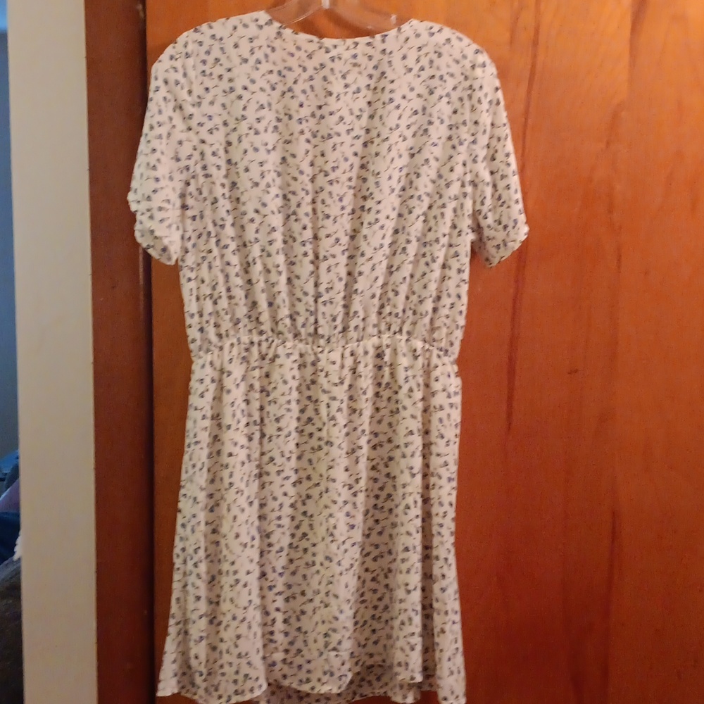 Sienna Sky Cream Floral Wrap Tunic with Short Sleeves - Picture 3 of 3